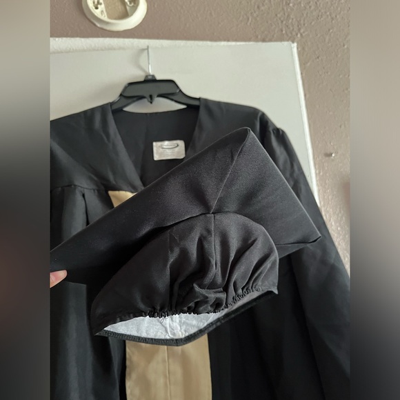 Black and gold graduation cap and gown (Unisex) - Picture 2 of 2